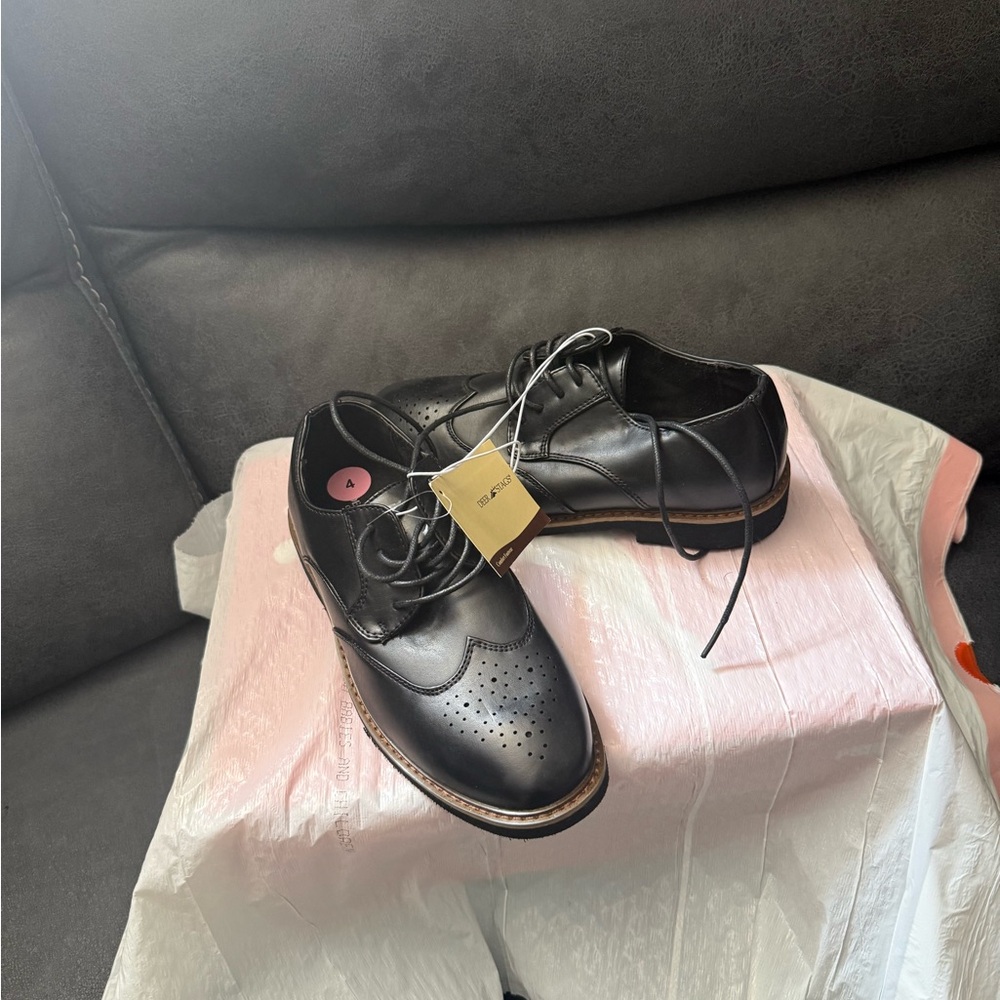 Men's Black Leather Brogue Derbys with Contrast Welt